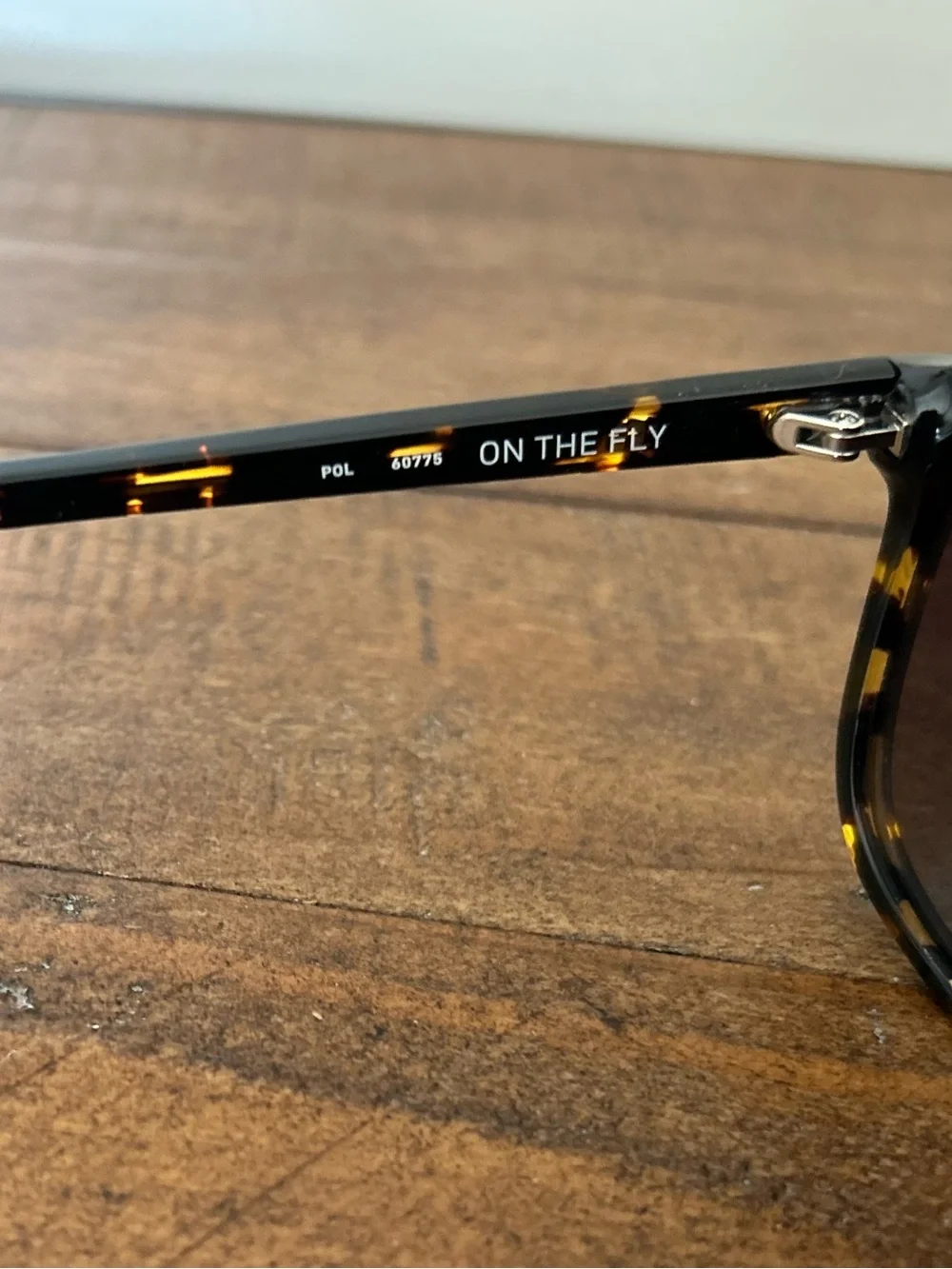 New Quay On The Fly Sunglasses w/Tortoiseshell Frame w/Smoke Polarized Lens&Case